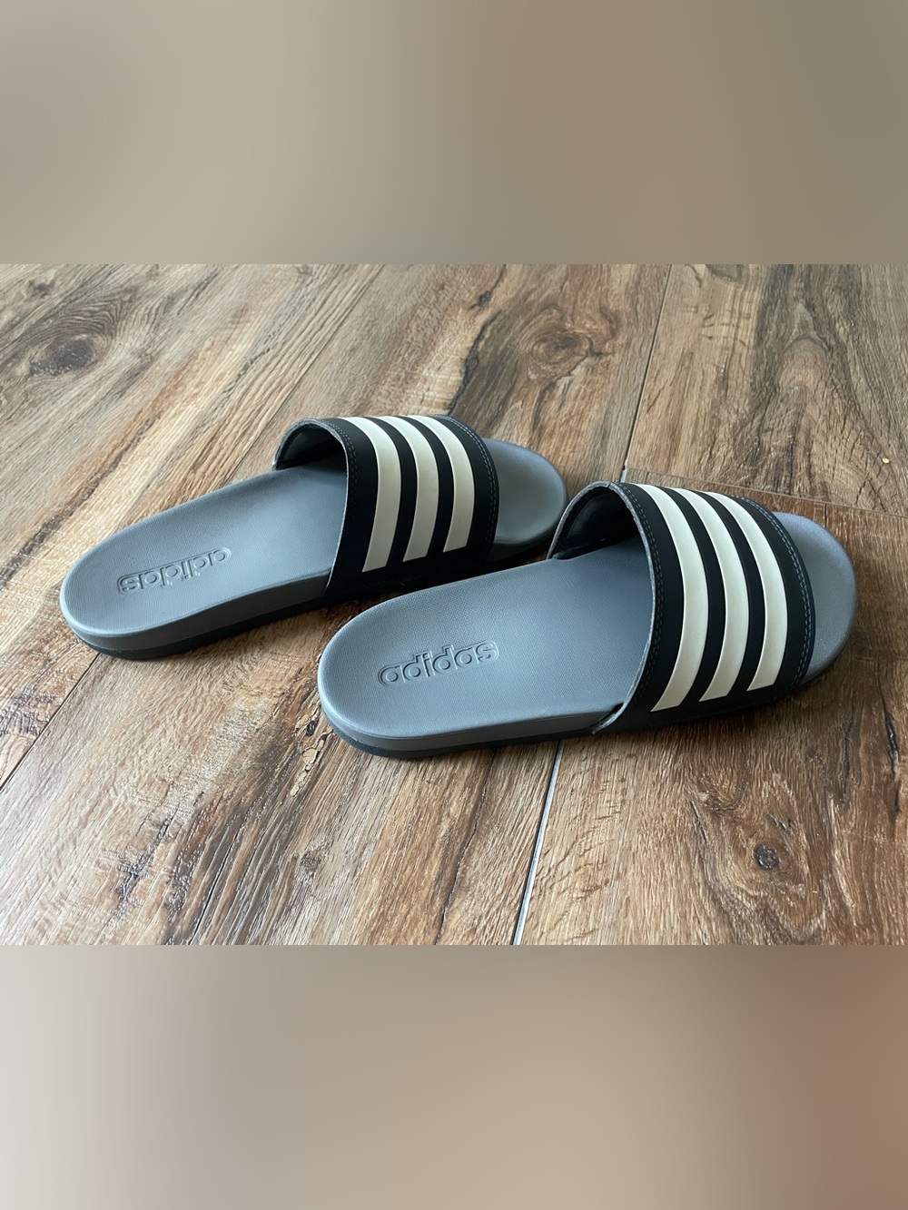 Adidas Adilette Comfort Slides - Men's 7 / Women's 8 - Picture 3 of 5